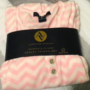 NWT Size large women’s plush Henley pj set